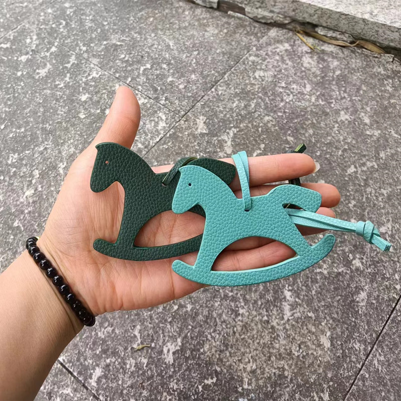 Custom Initial Fashion Horse B - Monogram Keychain Leather 评论和价格